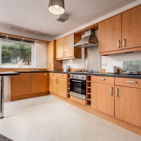 Walker Suite No 60 - Donnini Apartments Kilmarnock Buitenkant foto