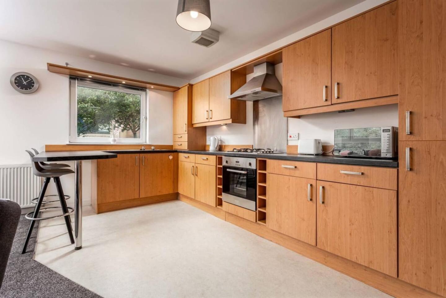 Walker Suite No 60 - Donnini Apartments Kilmarnock Buitenkant foto