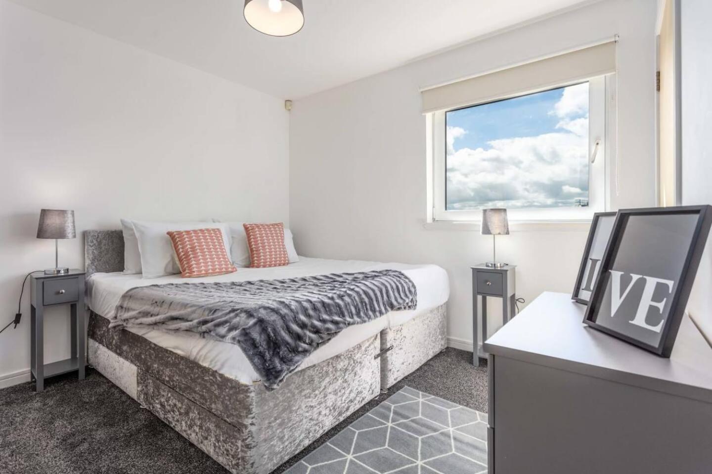 Walker Suite No 60 - Donnini Apartments Kilmarnock Buitenkant foto