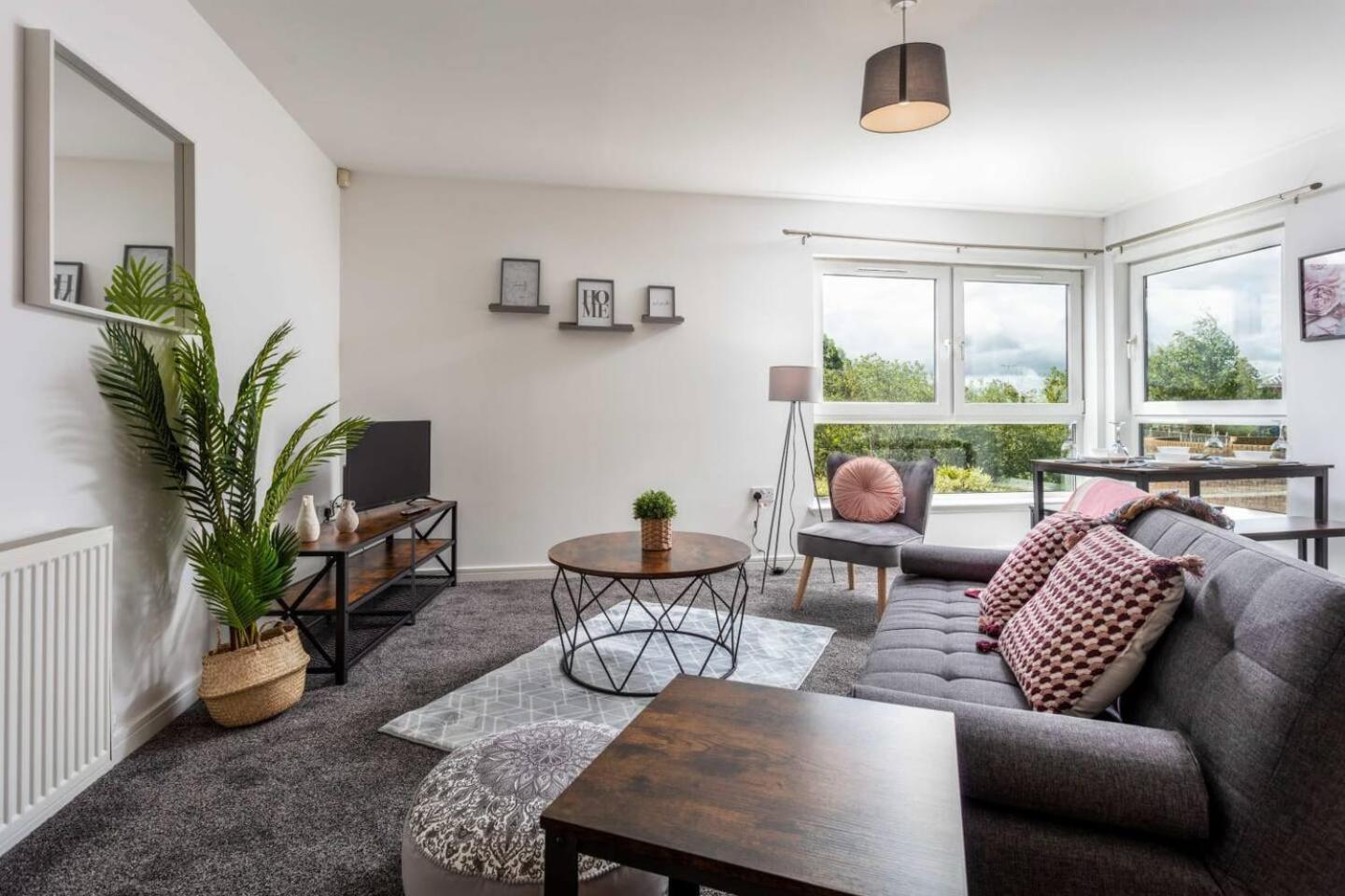 Walker Suite No 60 - Donnini Apartments Kilmarnock Buitenkant foto