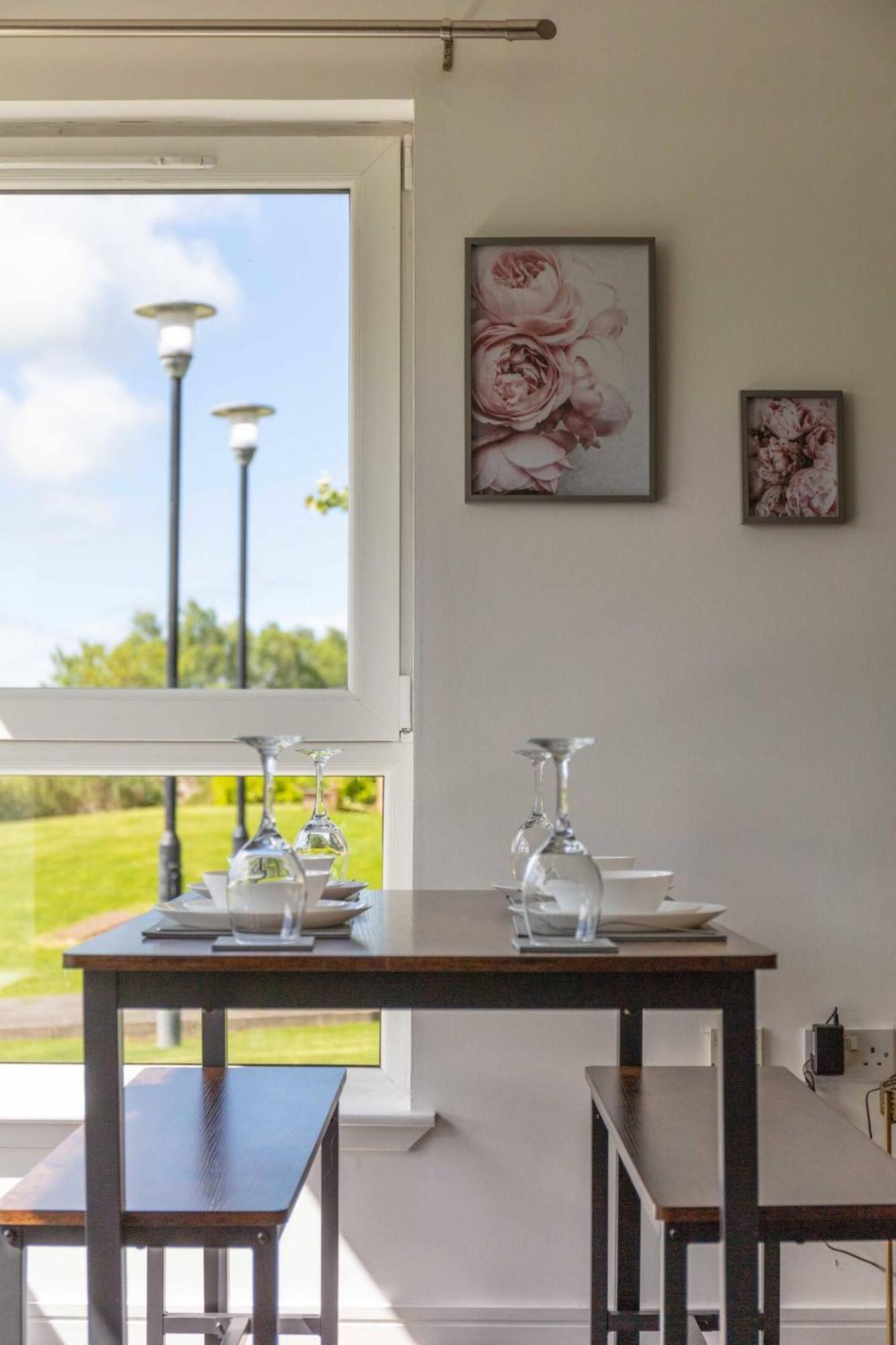 Walker Suite No 60 - Donnini Apartments Kilmarnock Buitenkant foto